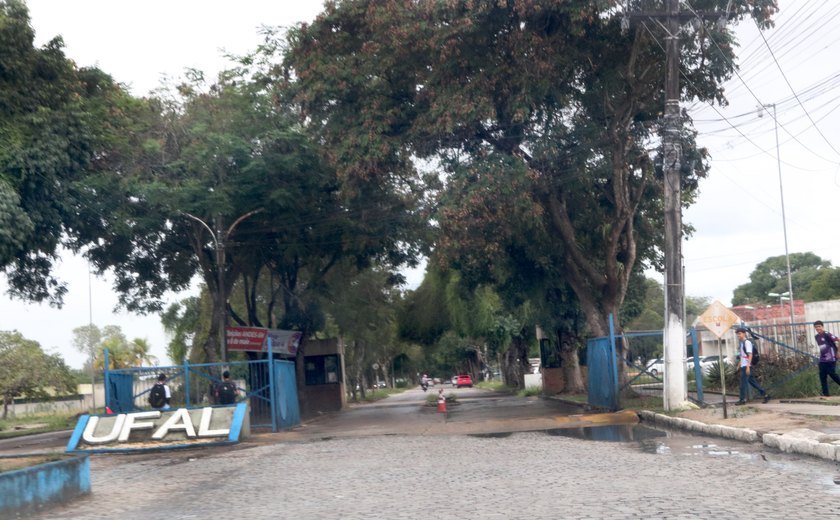 Ufal suspende títulos de mestrado e doutorado estrangeiros
