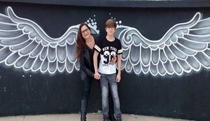 Polícia vai investigar jovens que viram morte de menino por webcam