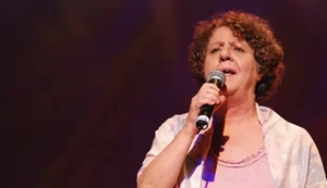 Morre a cantora e compositora Cristina Buarque