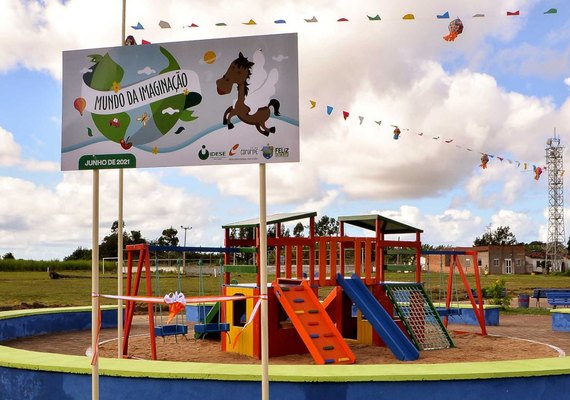 Usina Coruripe doa parque infantil para moradores de comunidade em Feliz Deserto