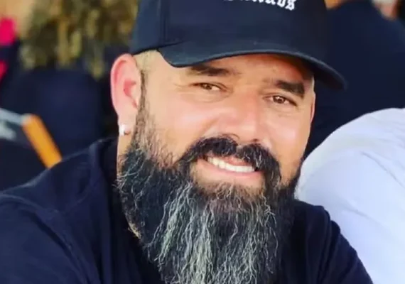 Cantor de forró morre aos 42 anos após passar mal durante show