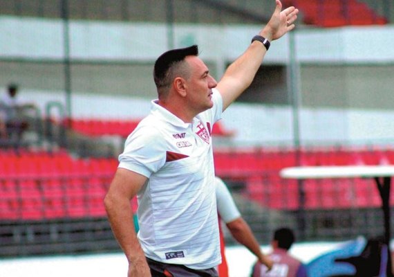 Na luta contra o rebaixamento, CRB vence Sampaio Corrêa e sobe na tabela da Série B