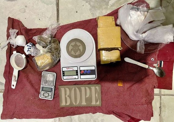 Militares do Bope resgatam refém e apreendem armas e drogas em Maceió