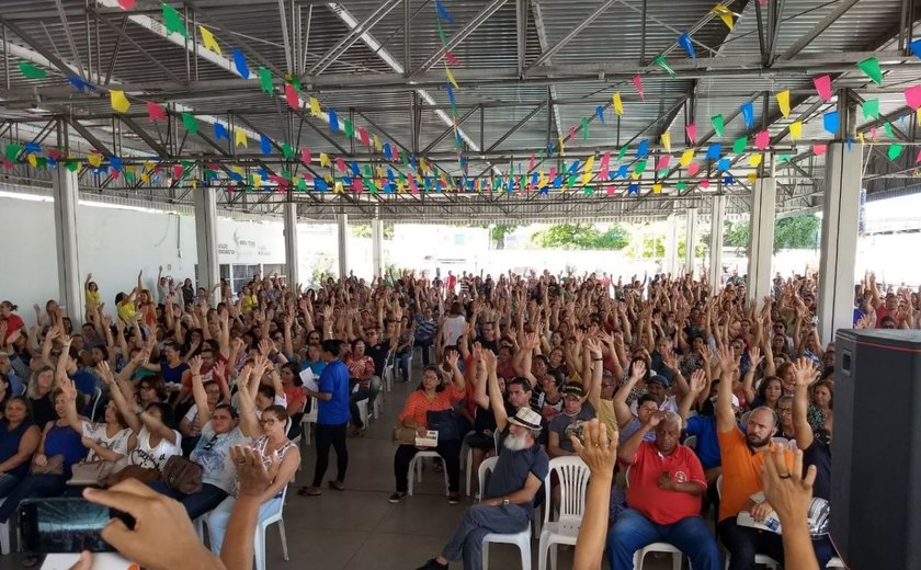 Servidores públicos de Maceió cruzam os braços nesta terça-feira