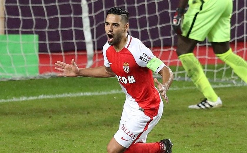 Falcao García faz dois, Fabinho marca de pênalti e Monaco atropela