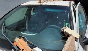 Veículo colide com residência em Marechal Deodoro; jovem é socorrido pelo CBMAL