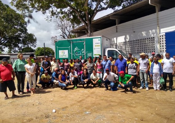 Associações de catadores conhecem funcionamento de cooperativas de reciclados