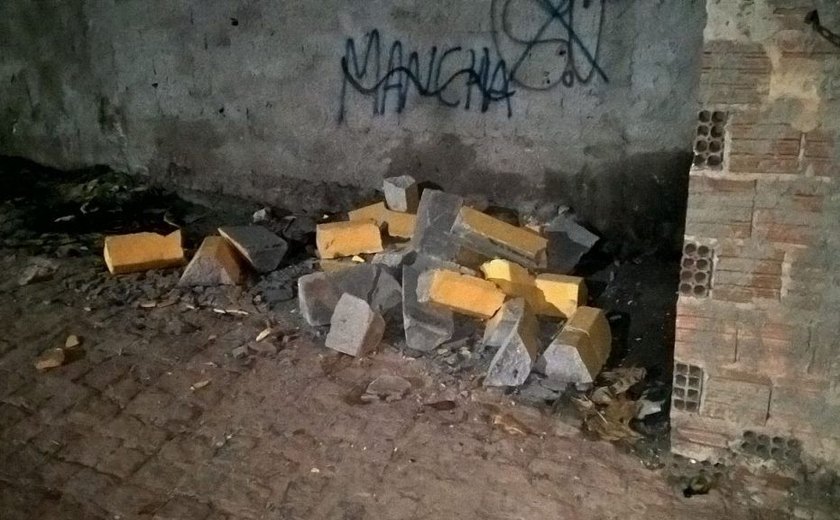 Sinalização recém-implantada no bairro de Cruz das Almas é alvo de vandalismo