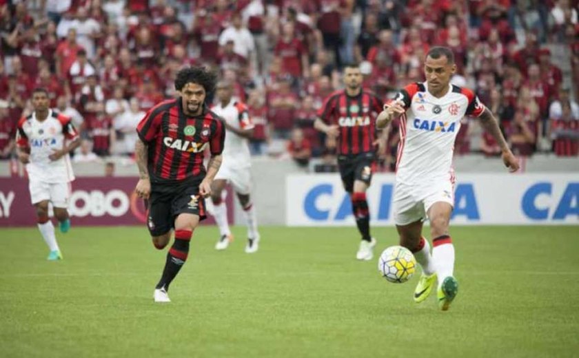 Atlético-PR empata com o Flamengo e garante vaga na Libertadores