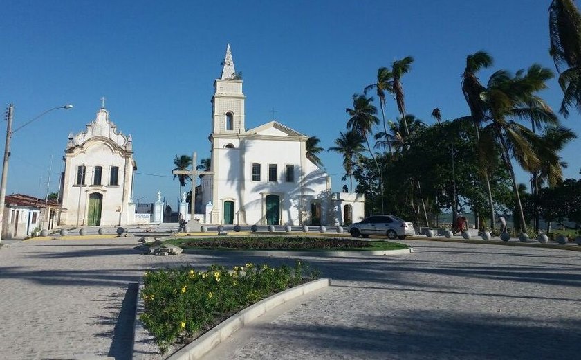 Largo da Igreja do Carmo é requalificado em Marechal Deodoro