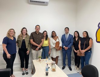 Cibele Moura dialoga com representantes dos food trailers e defende melhores condições para o setor