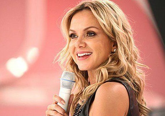 Eliana emociona fãs com primeira imagem da filha: 'Feliz'