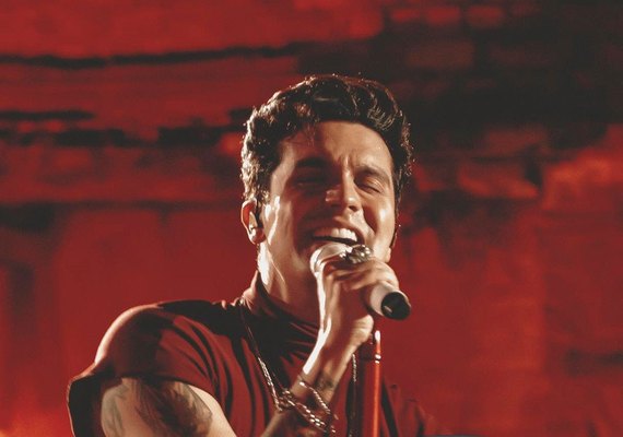 Com perfume, Luan Santana fatura R$ 1 milhão em uma hora