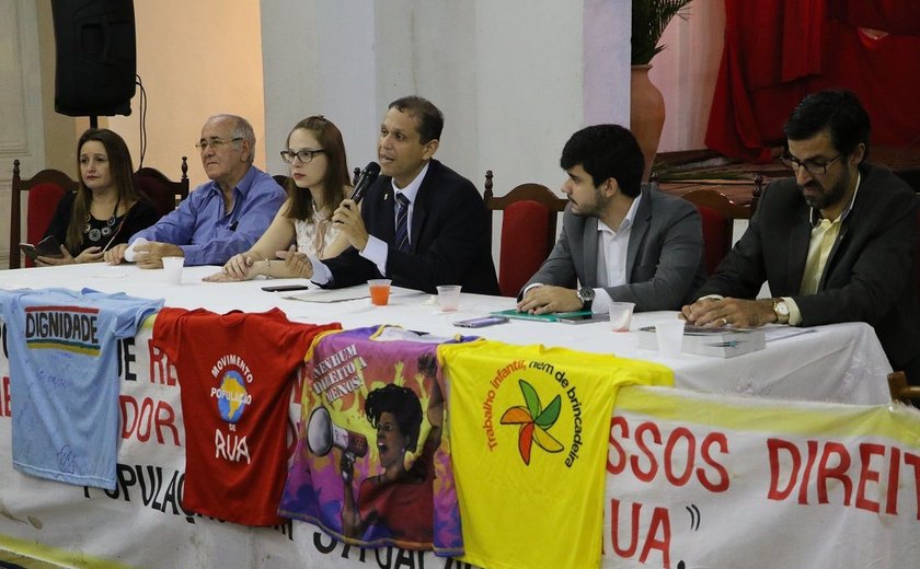 MP discute fortalecer rede de atendimento da população em situação de rua de Maceió