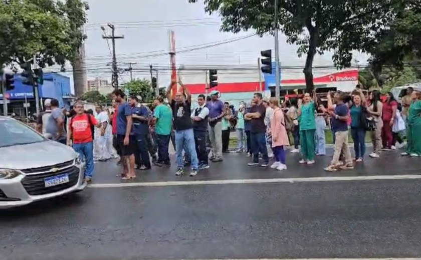 Trabalhadores do Hospital Veredas iniciam atos públicos na Fernandes Lima