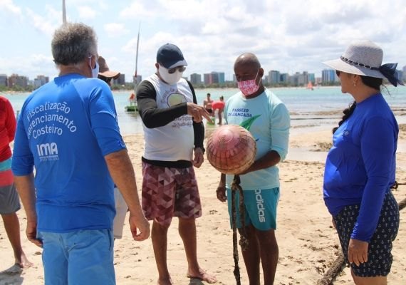 IMA se reúne com pescadores para reorganizar passeios às piscinas naturais da Pajuçara