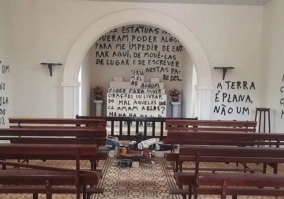 Capela é vandalizada por terraplanista com ataques a imagens de santos