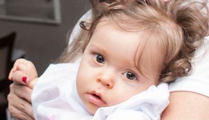 Bebê de 11 meses tem doença rara e precisa de ajuda para o tratamento