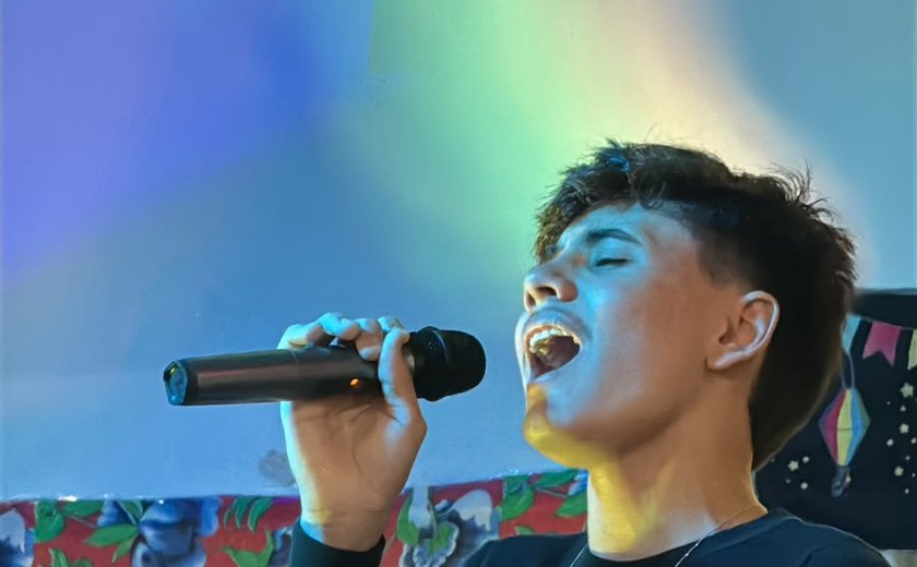 Cantor de 16 anos de Maceió vai se apresentar no reality 'Canta Comigo Teen', da Record TV
