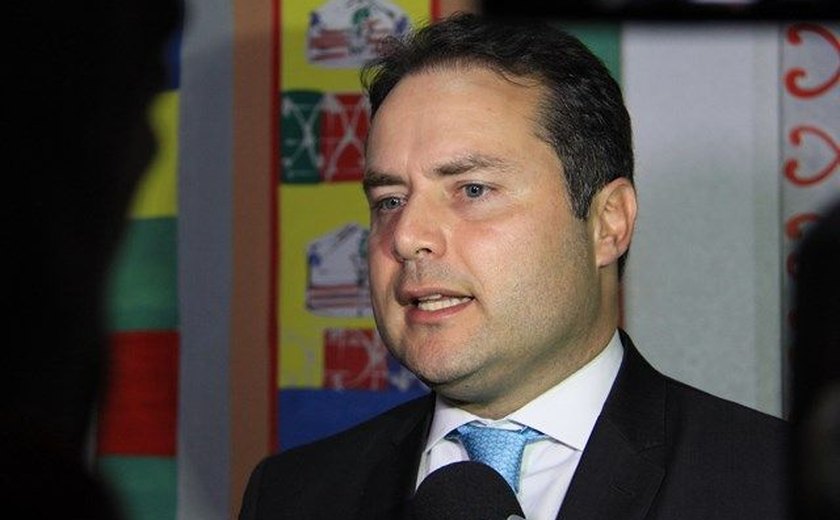 Renan Filho decide vetar aumento do próprio salário e do vice-governador