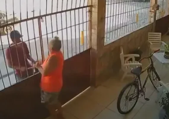Mulher impede tentativa de invasão a residência no Benedito Bentes