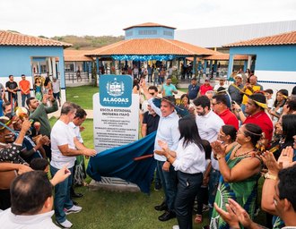 Paulo Dantas inaugura escola indígena após 36 anos de espera em São Sebastião